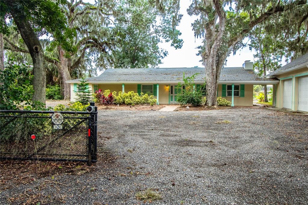 For Rent: $3,300 (2 beds, 1 baths, 1350 Square Feet)