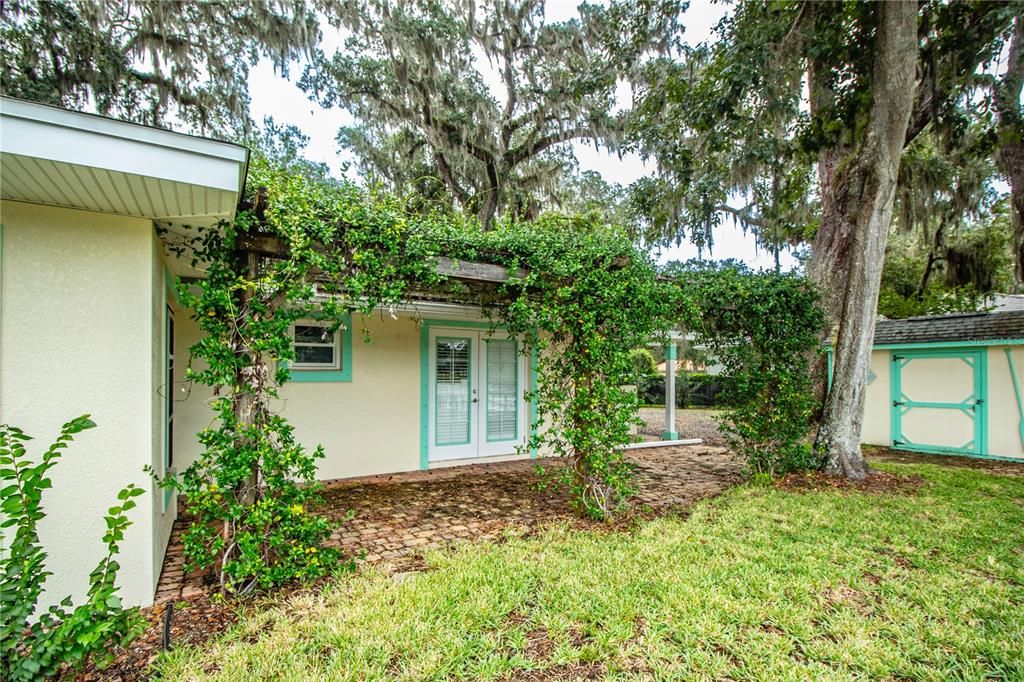 For Rent: $3,300 (2 beds, 1 baths, 1350 Square Feet)