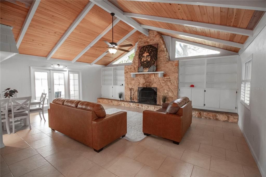 For Rent: $3,300 (2 beds, 1 baths, 1350 Square Feet)