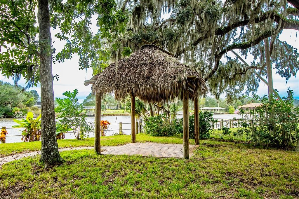 For Rent: $3,300 (2 beds, 1 baths, 1350 Square Feet)