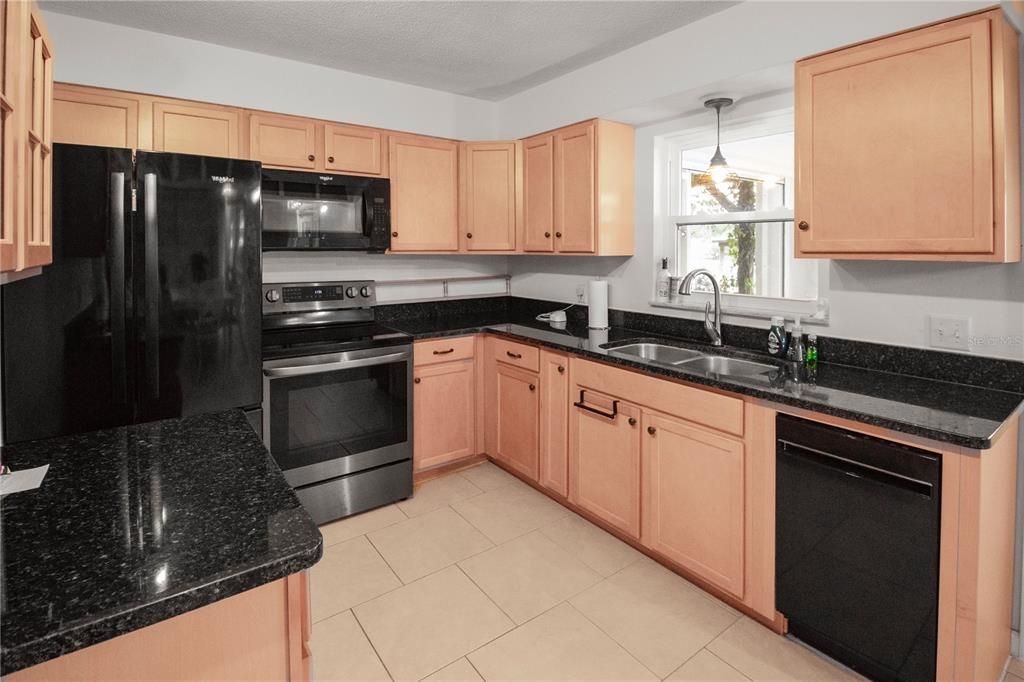 For Rent: $3,300 (2 beds, 1 baths, 1350 Square Feet)