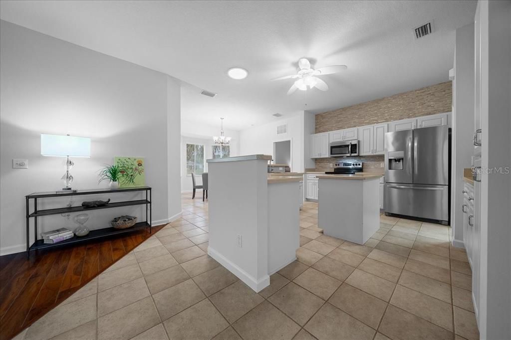 В аренду: $4,000 (3 спален, 2 ванн, 1692 Квадратных фут)