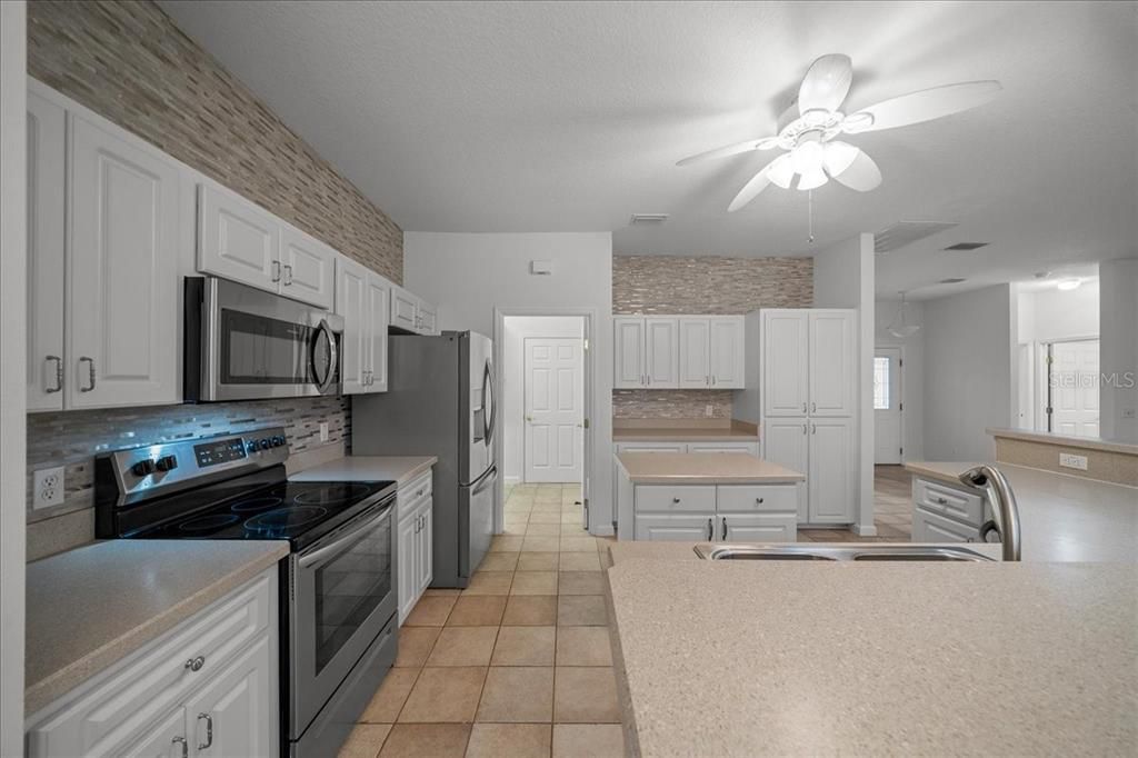 В аренду: $4,000 (3 спален, 2 ванн, 1692 Квадратных фут)