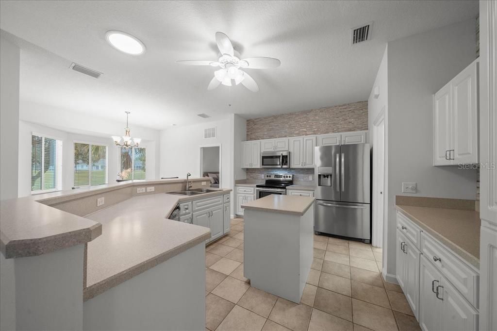 В аренду: $4,000 (3 спален, 2 ванн, 1692 Квадратных фут)