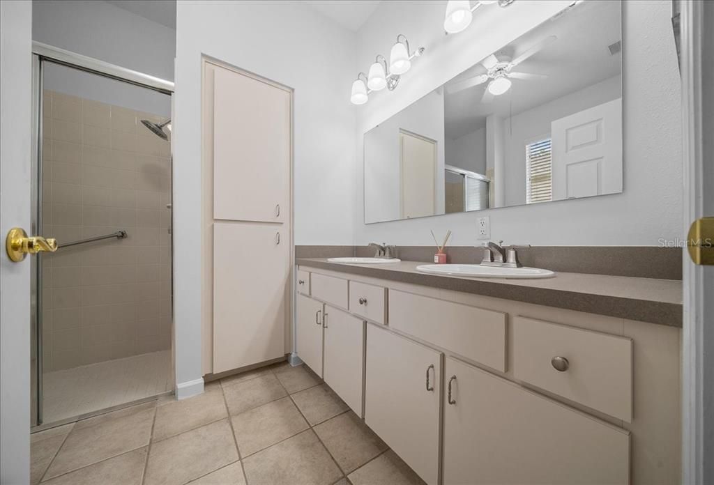 В аренду: $4,000 (3 спален, 2 ванн, 1692 Квадратных фут)