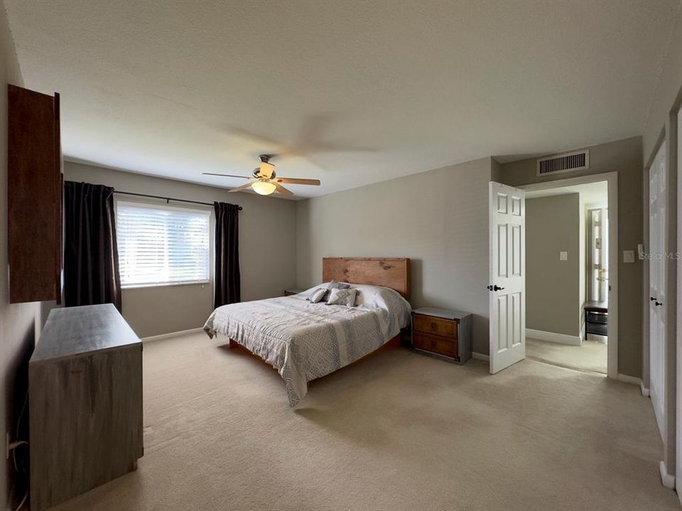 En Venta: $167,900 (2 camas, 2 baños, 1072 Pies cuadrados)