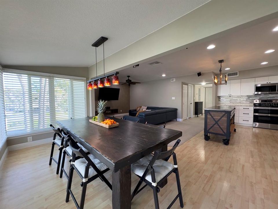 En Venta: $167,900 (2 camas, 2 baños, 1072 Pies cuadrados)