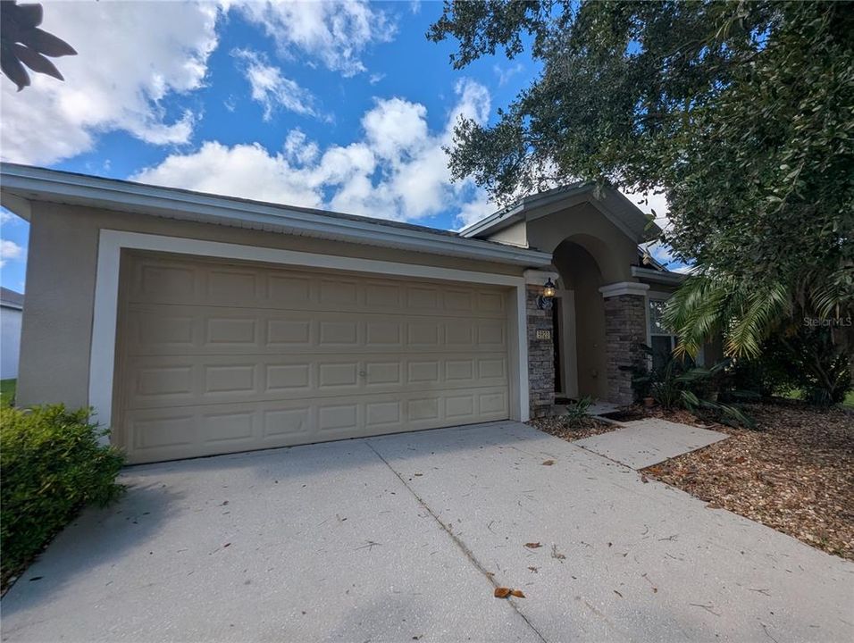 Recently Rented: $2,200 (3 beds, 2 baths, 1814 Square Feet)