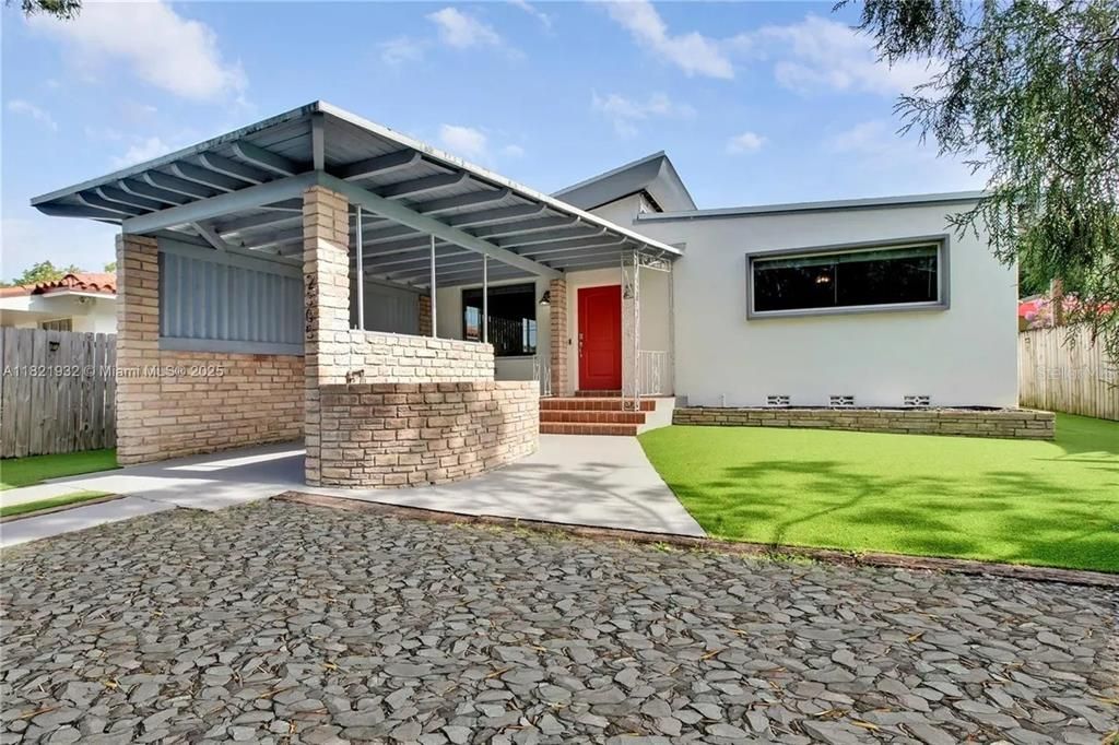 Recently Sold: $910,000 (2 beds, 2 baths, 1331 Square Feet)