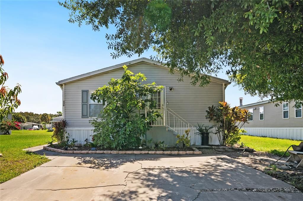 На продажу: $274,990 (4 спален, 2 ванн, 1716 Квадратных фут)