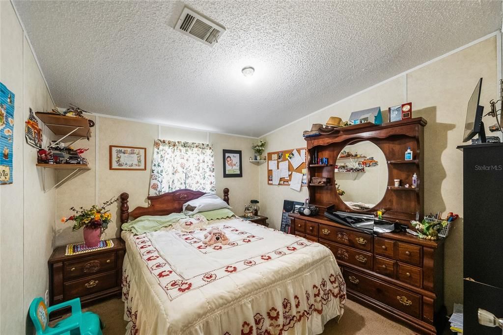 На продажу: $274,990 (4 спален, 2 ванн, 1716 Квадратных фут)