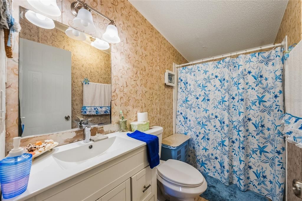 На продажу: $274,990 (4 спален, 2 ванн, 1716 Квадратных фут)