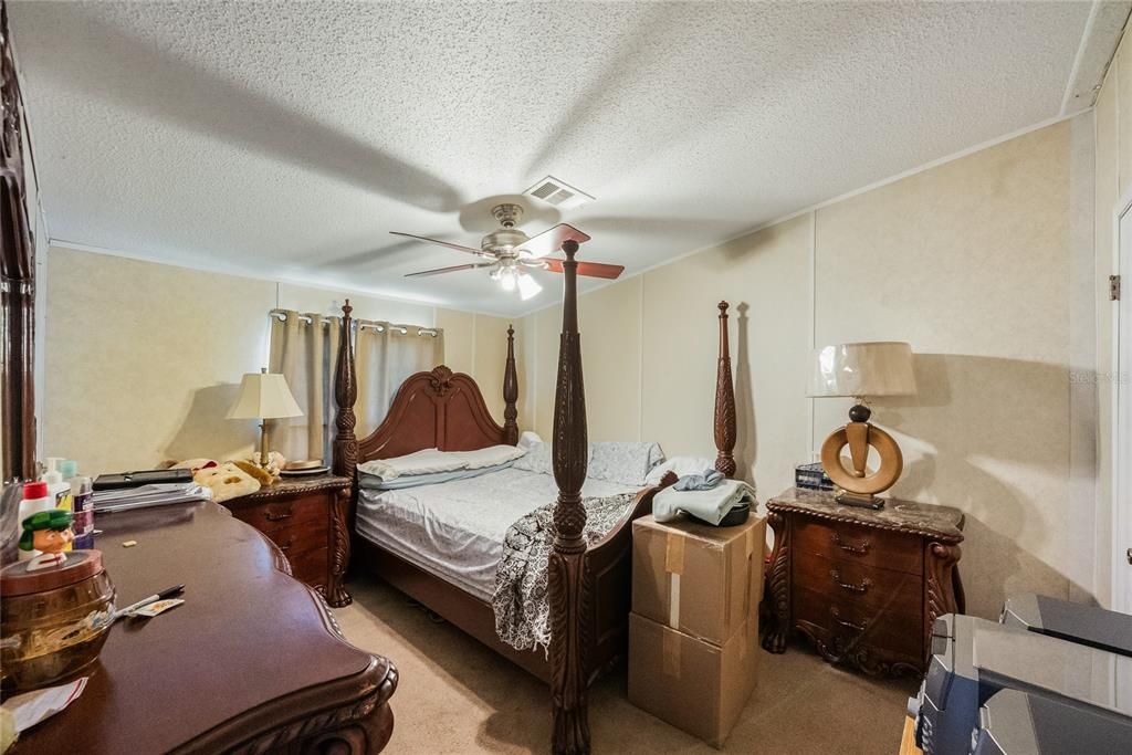 На продажу: $274,990 (4 спален, 2 ванн, 1716 Квадратных фут)