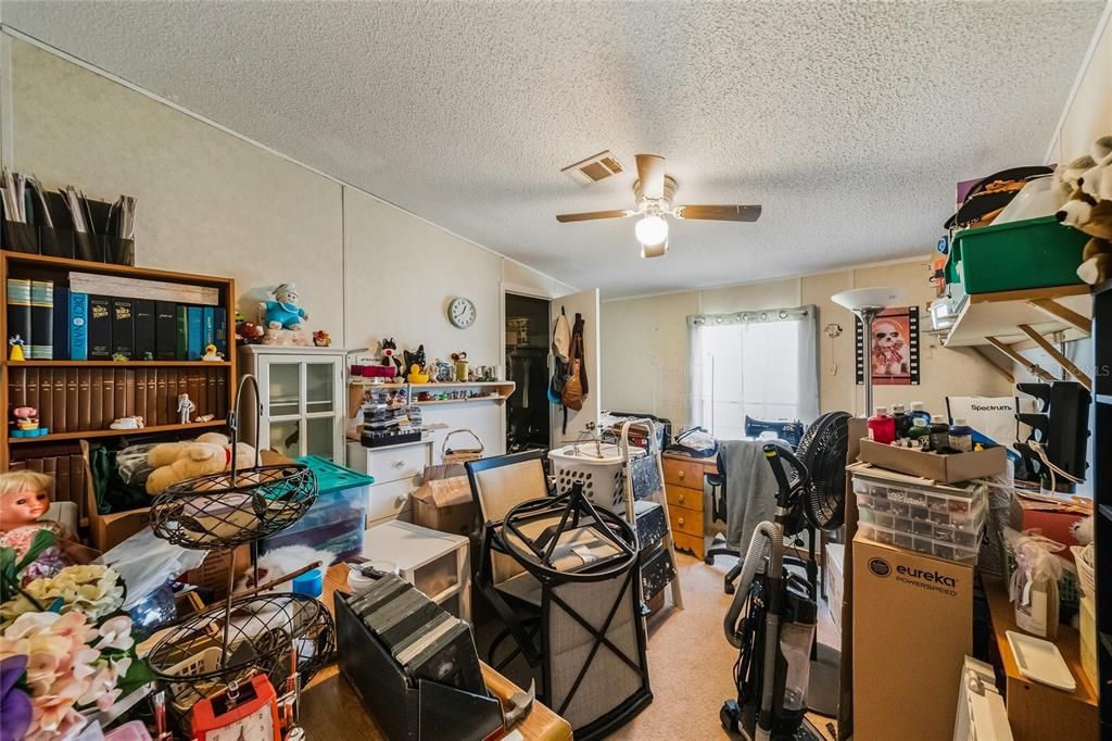 На продажу: $274,990 (4 спален, 2 ванн, 1716 Квадратных фут)