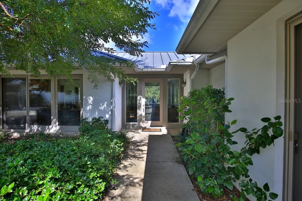 For Sale: $2,390,000 (3 beds, 4 baths, 4844 Square Feet)