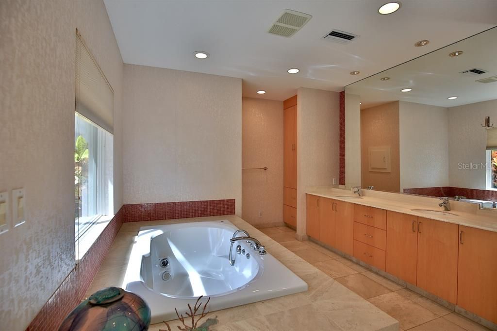 For Sale: $2,390,000 (3 beds, 4 baths, 4844 Square Feet)