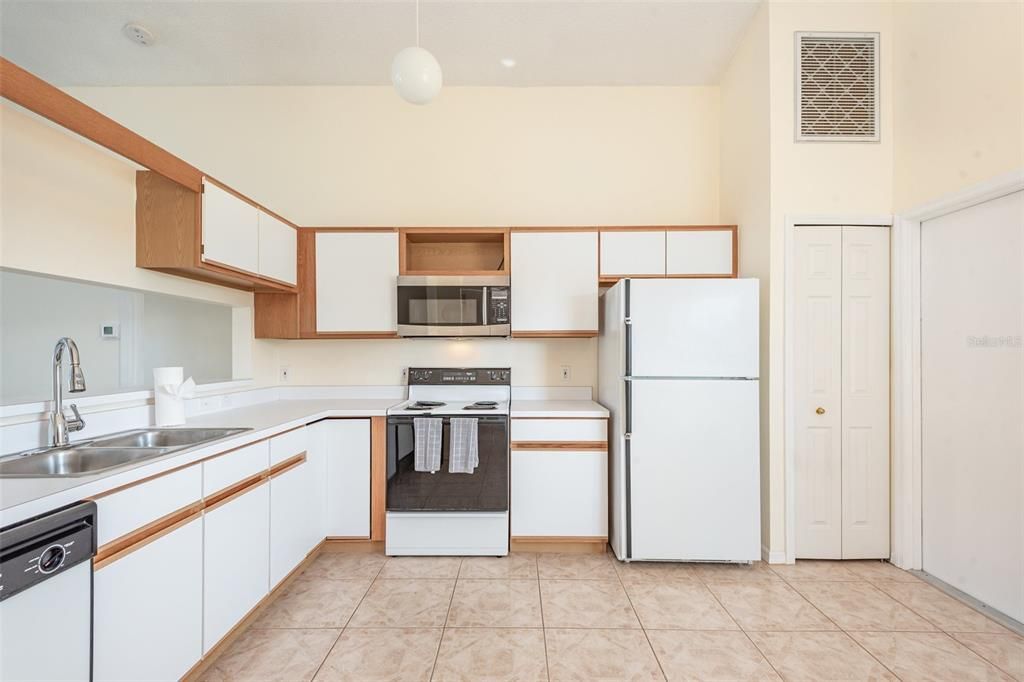 待售: $350,000 (3 贝兹, 2 浴室, 1227 平方英尺)