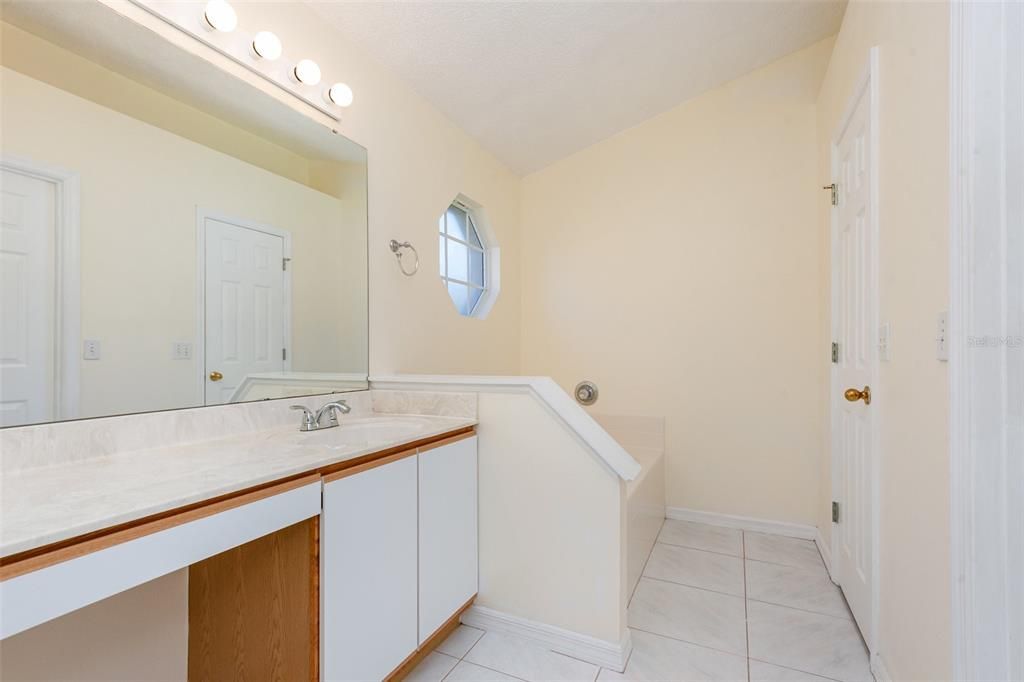 待售: $350,000 (3 贝兹, 2 浴室, 1227 平方英尺)