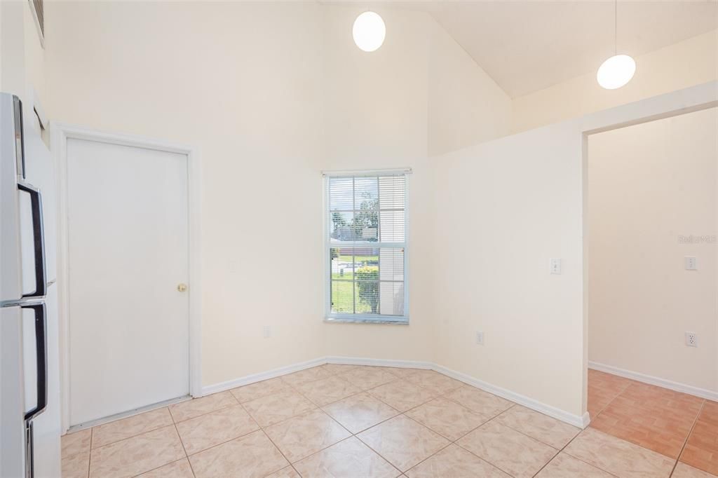 待售: $350,000 (3 贝兹, 2 浴室, 1227 平方英尺)