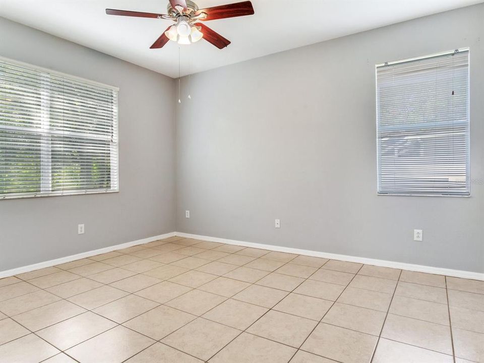 待售: $400,000 (4 贝兹, 2 浴室, 1922 平方英尺)