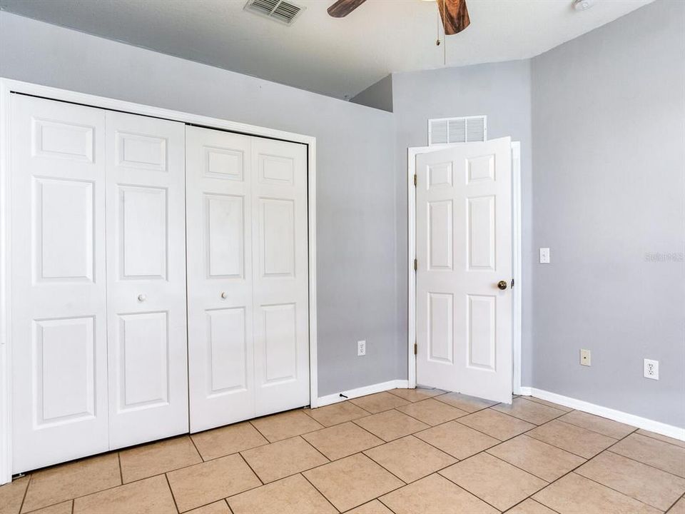 待售: $400,000 (4 贝兹, 2 浴室, 1922 平方英尺)