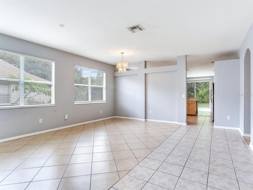 待售: $400,000 (4 贝兹, 2 浴室, 1922 平方英尺)