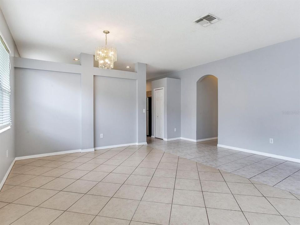 待售: $400,000 (4 贝兹, 2 浴室, 1922 平方英尺)