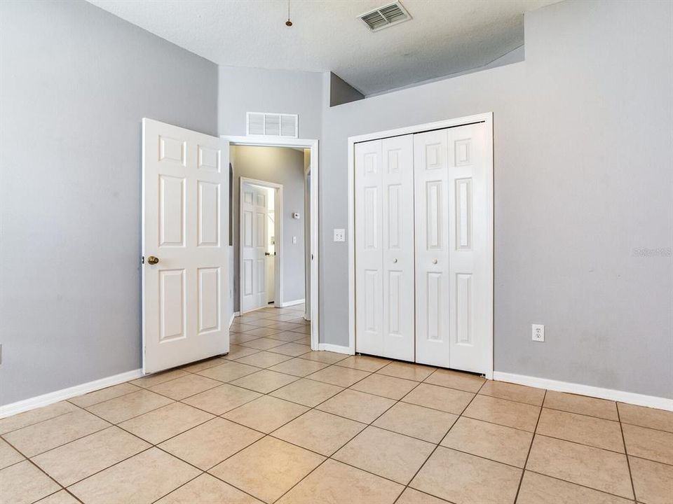 待售: $400,000 (4 贝兹, 2 浴室, 1922 平方英尺)