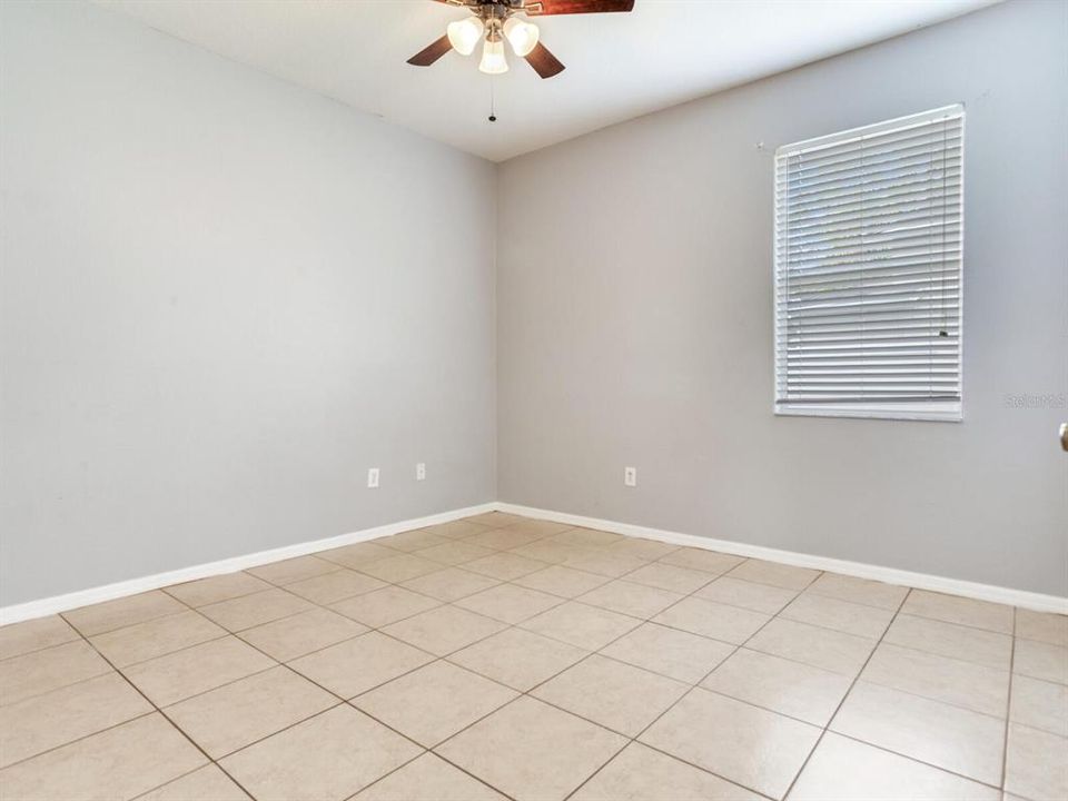 待售: $400,000 (4 贝兹, 2 浴室, 1922 平方英尺)