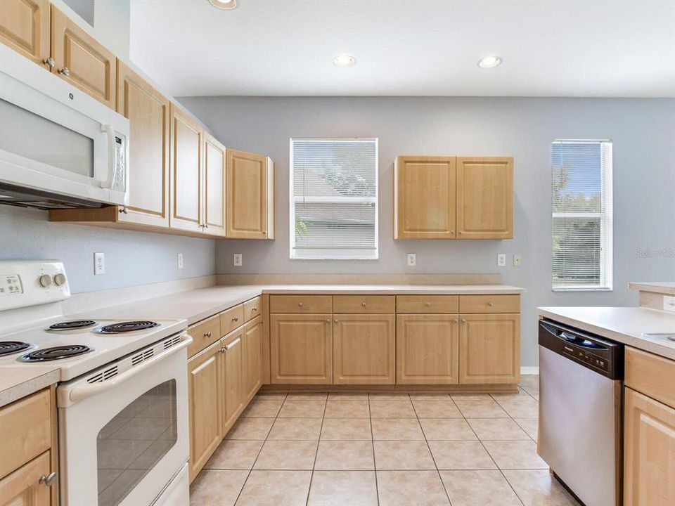 待售: $400,000 (4 贝兹, 2 浴室, 1922 平方英尺)