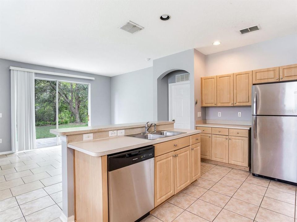 待售: $400,000 (4 贝兹, 2 浴室, 1922 平方英尺)