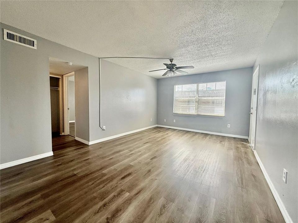 待售: $99,500 (2 贝兹, 1 浴室, 896 平方英尺)