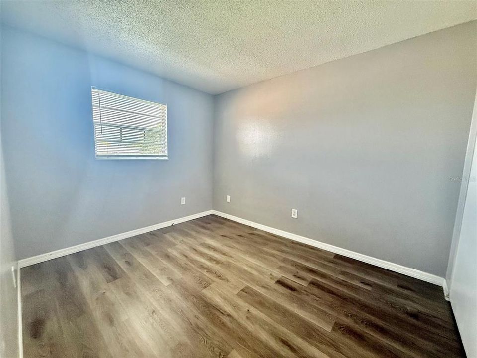 待售: $99,500 (2 贝兹, 1 浴室, 896 平方英尺)