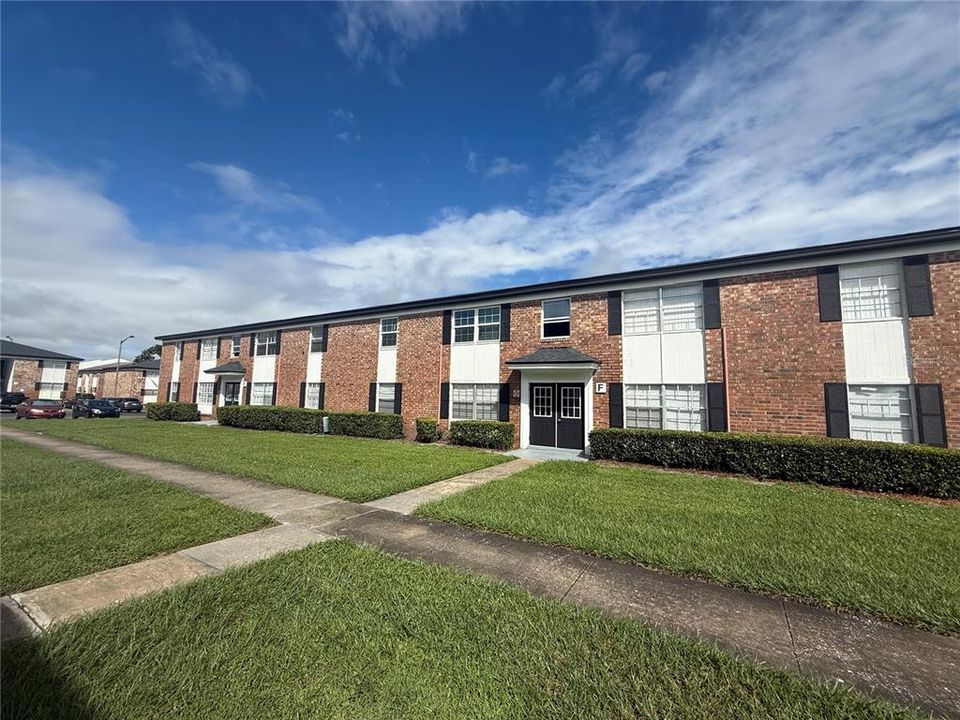 待售: $99,500 (2 贝兹, 1 浴室, 896 平方英尺)