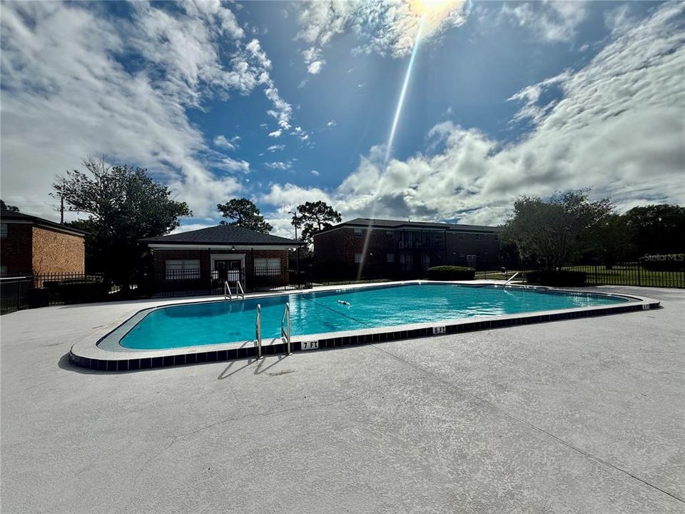 待售: $99,500 (2 贝兹, 1 浴室, 896 平方英尺)