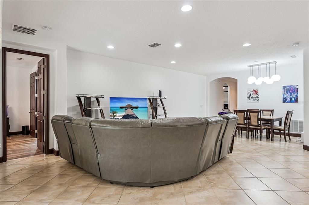 For Sale: $669,987 (3 beds, 2 baths, 1949 Square Feet)