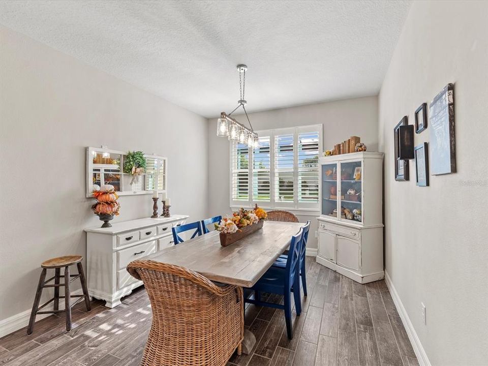 Под контрактом: $479,000 (2 спален, 2 ванн, 1894 Квадратных фут)