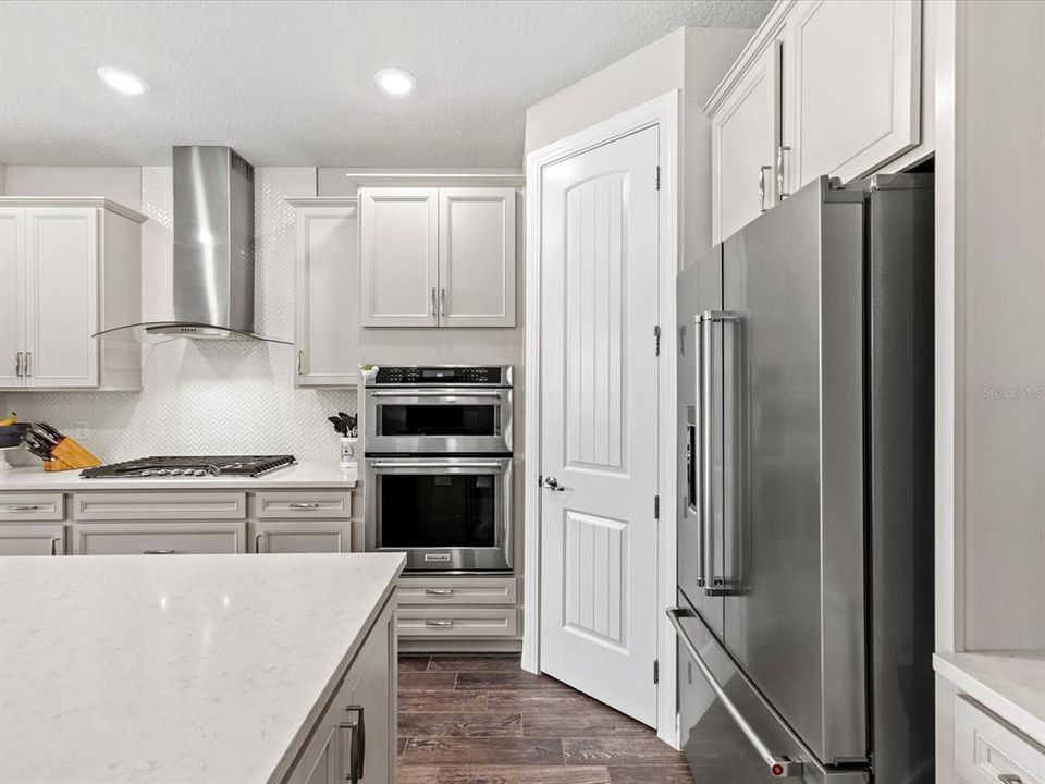 Под контрактом: $479,000 (2 спален, 2 ванн, 1894 Квадратных фут)