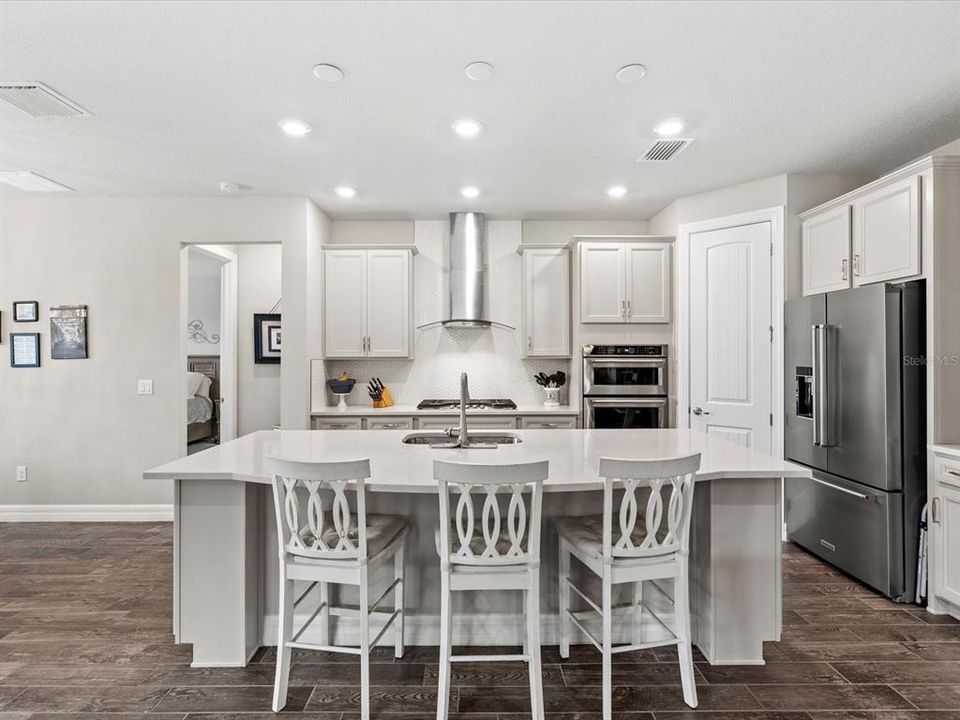 Под контрактом: $479,000 (2 спален, 2 ванн, 1894 Квадратных фут)