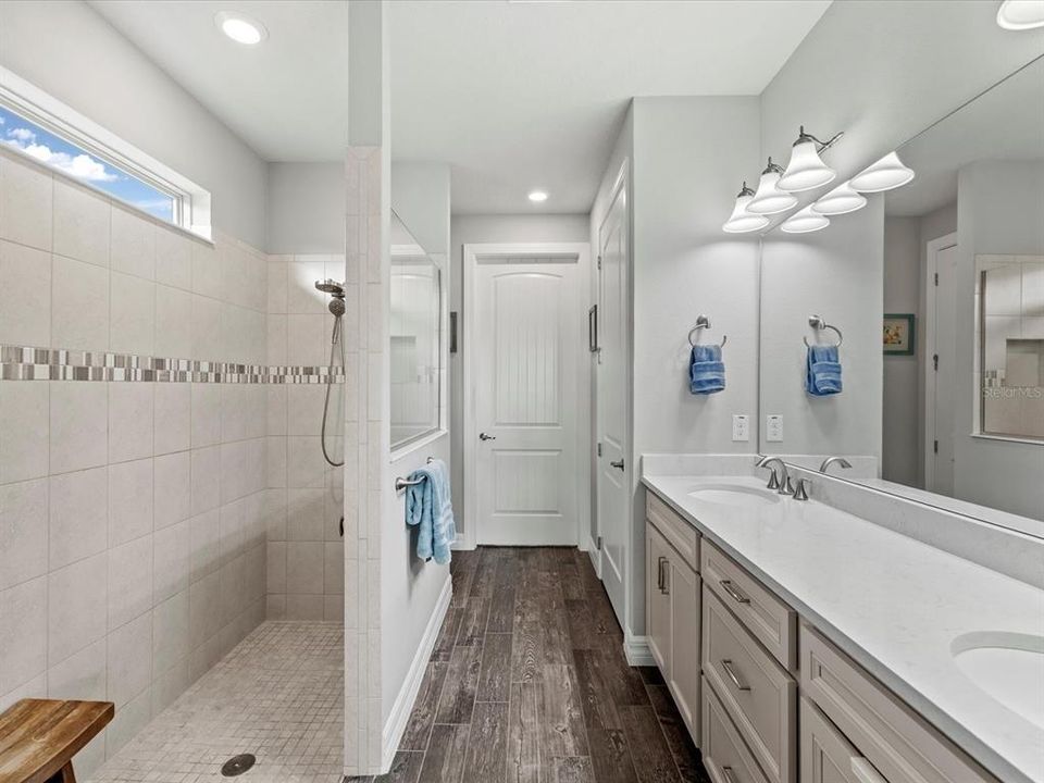 Под контрактом: $479,000 (2 спален, 2 ванн, 1894 Квадратных фут)