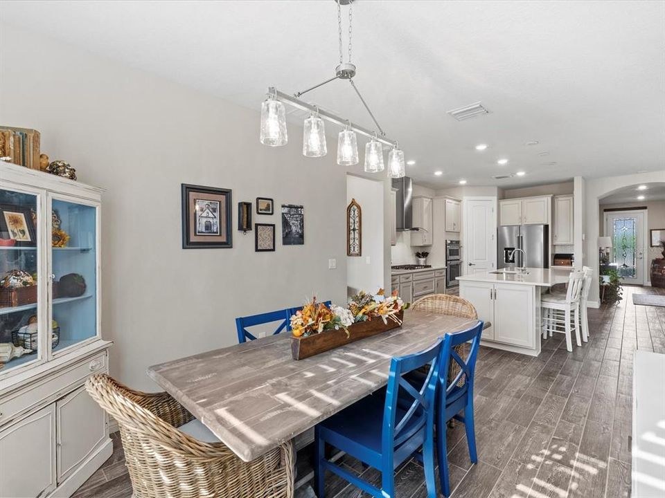 Под контрактом: $479,000 (2 спален, 2 ванн, 1894 Квадратных фут)