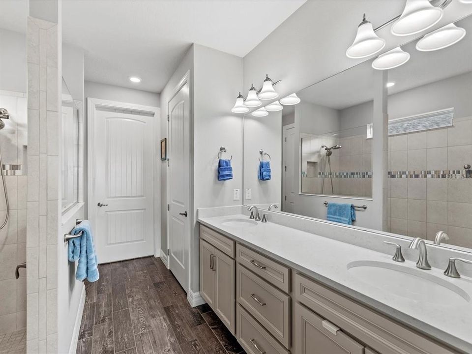 Под контрактом: $479,000 (2 спален, 2 ванн, 1894 Квадратных фут)