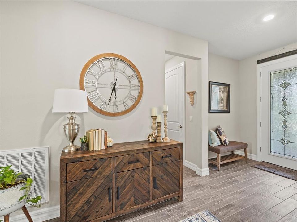 Под контрактом: $479,000 (2 спален, 2 ванн, 1894 Квадратных фут)