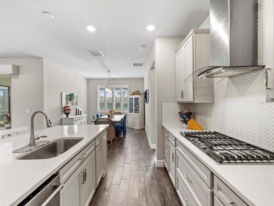 Под контрактом: $479,000 (2 спален, 2 ванн, 1894 Квадратных фут)