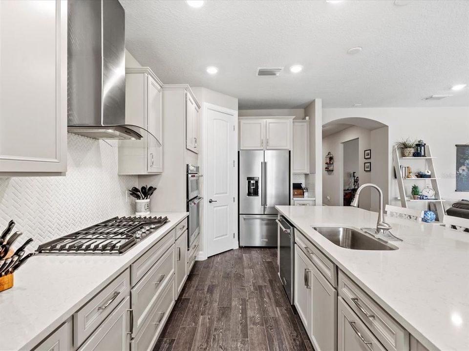 Под контрактом: $479,000 (2 спален, 2 ванн, 1894 Квадратных фут)