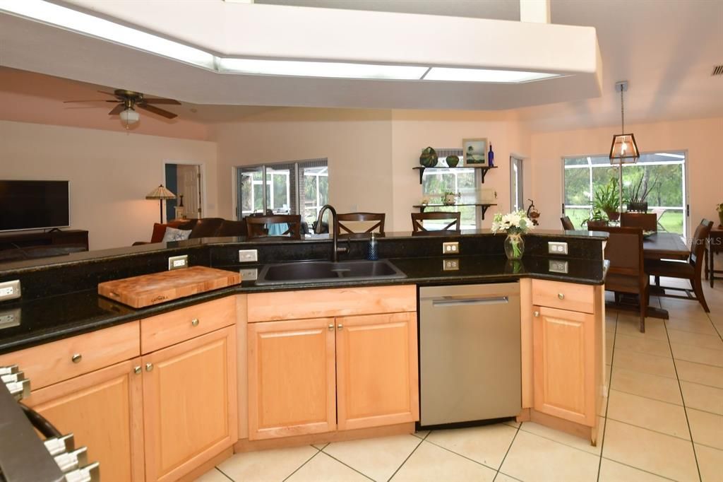 En Venta: $575,000 (3 camas, 2 baños, 1819 Pies cuadrados)