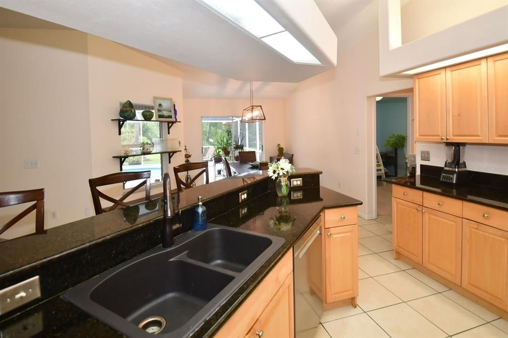 En Venta: $575,000 (3 camas, 2 baños, 1819 Pies cuadrados)