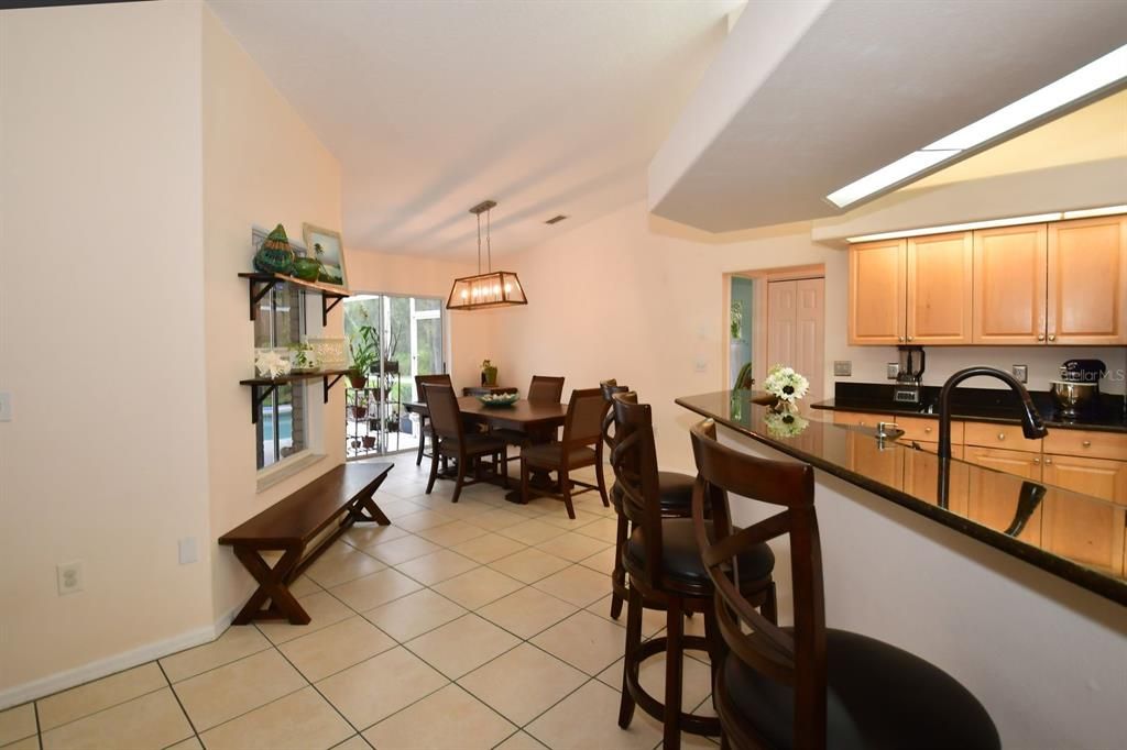 En Venta: $575,000 (3 camas, 2 baños, 1819 Pies cuadrados)