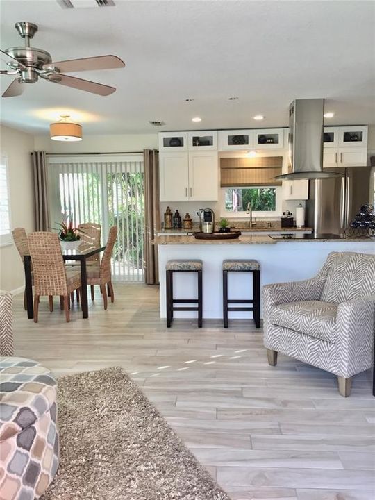 For Rent: $4,000 (2 beds, 2 baths, 1009 Square Feet)