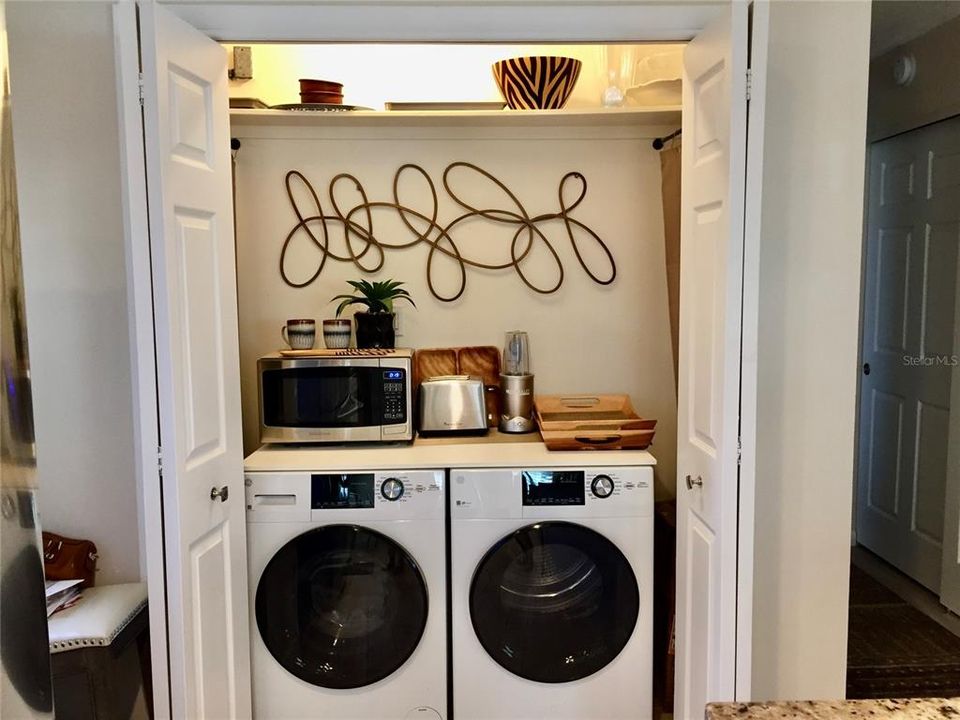 For Rent: $4,000 (2 beds, 2 baths, 1009 Square Feet)